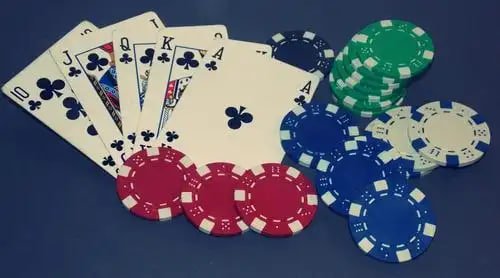 Filipino player accessing okfun casino game lobby on mobile